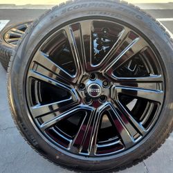 22" Range Rover 2023 Gloss Black OEM wheels and tires
