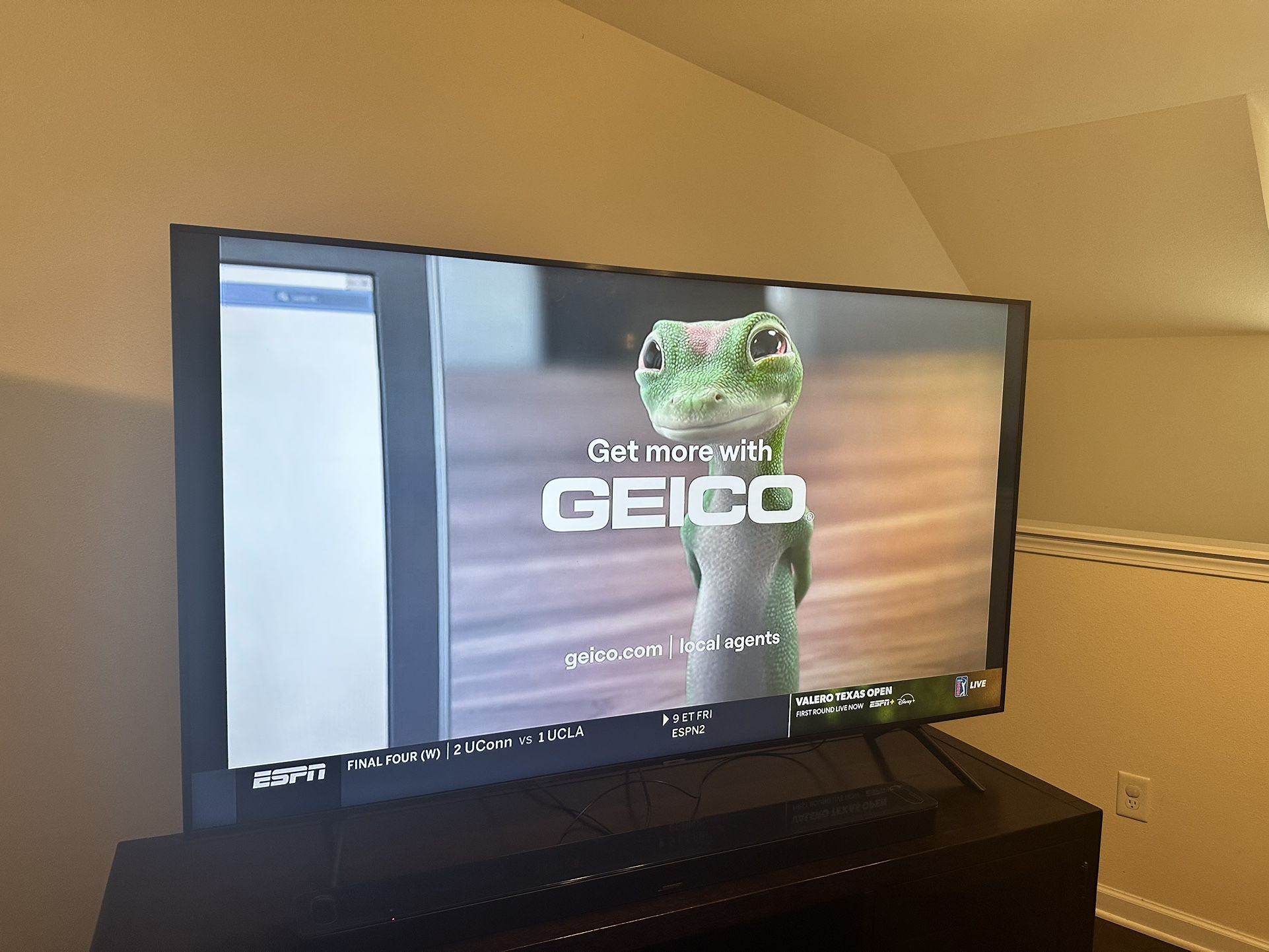 Samsung UN70NU6900F - 70"