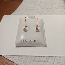 10K Small Diamond Earings.
