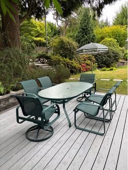 Outdoor Dining Set with Umbrella