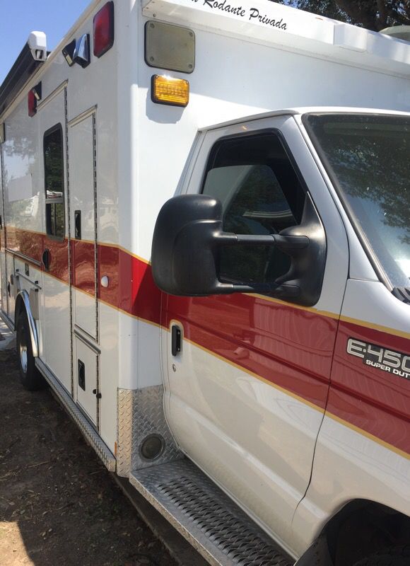 03 E450 Ambulance ONLY 70,000 original miles. 7.3 turbo diesel