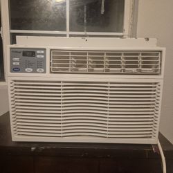 Window Mounted Air Conditioner 