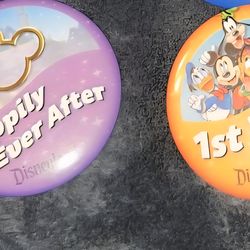 2 Disneyland Pins