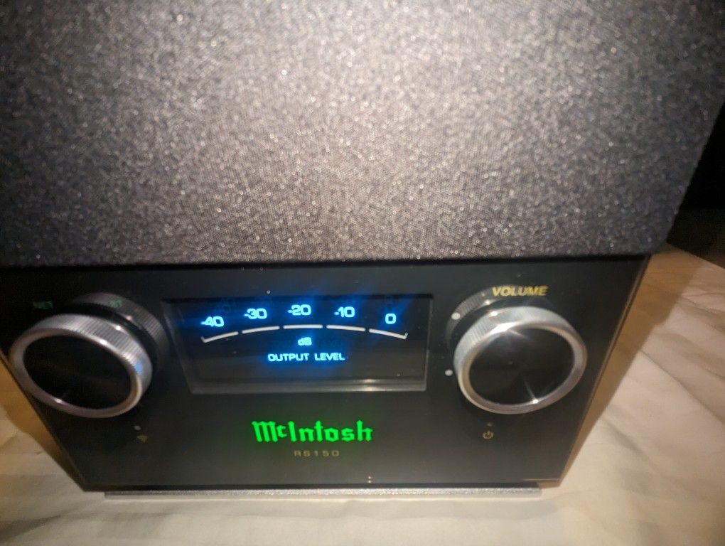 Audiophile McIntosh RS150 Wireless Speaker System