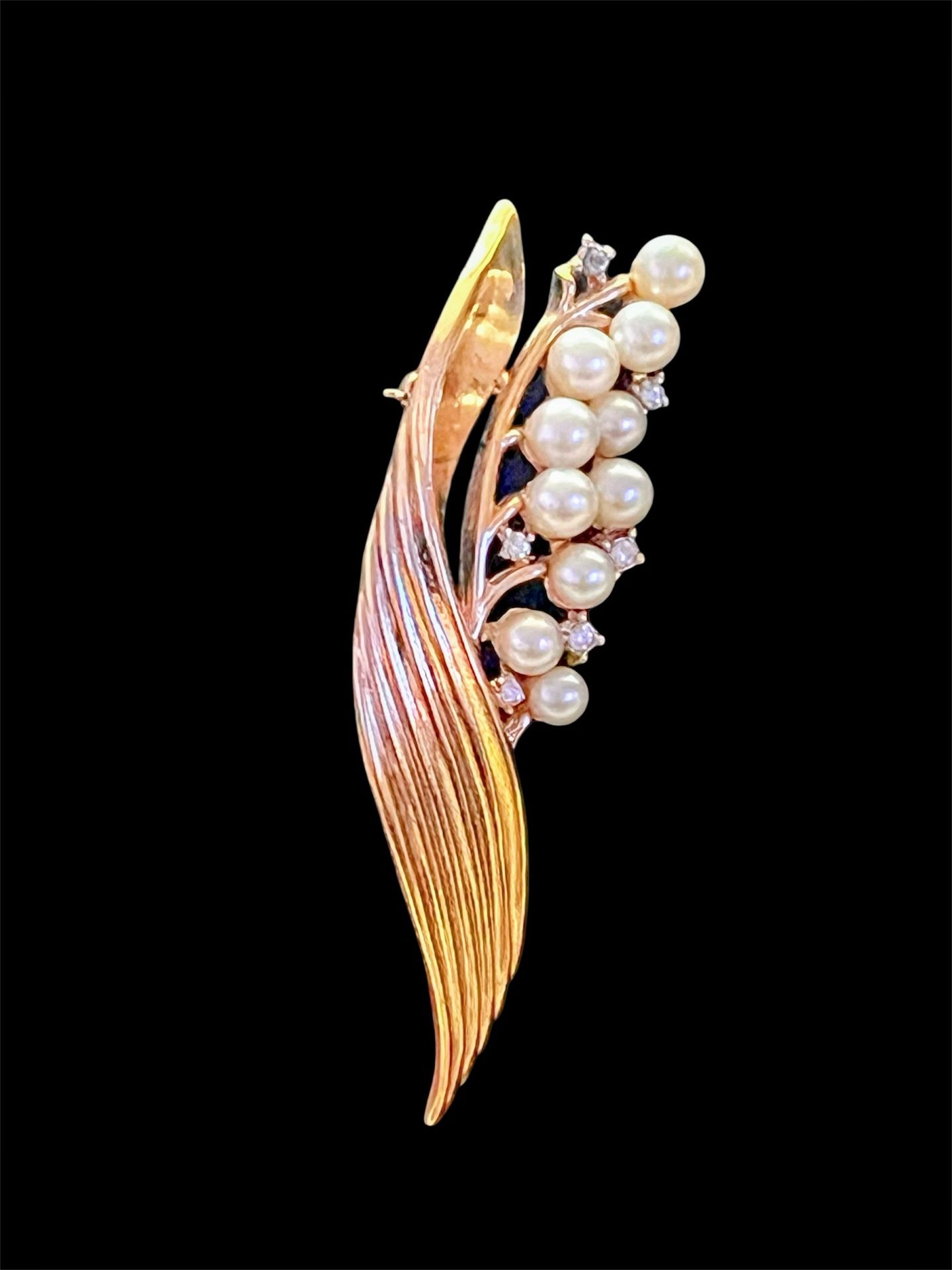 Vintage Signed Crown Trifari Faux Pearl Rhinestone Gold Tone Leaf set