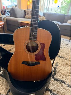 Taylor 210e Acoustic/Electric