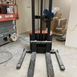 Electric Walk Behind Forklift 