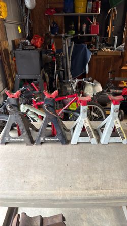 Jack stands