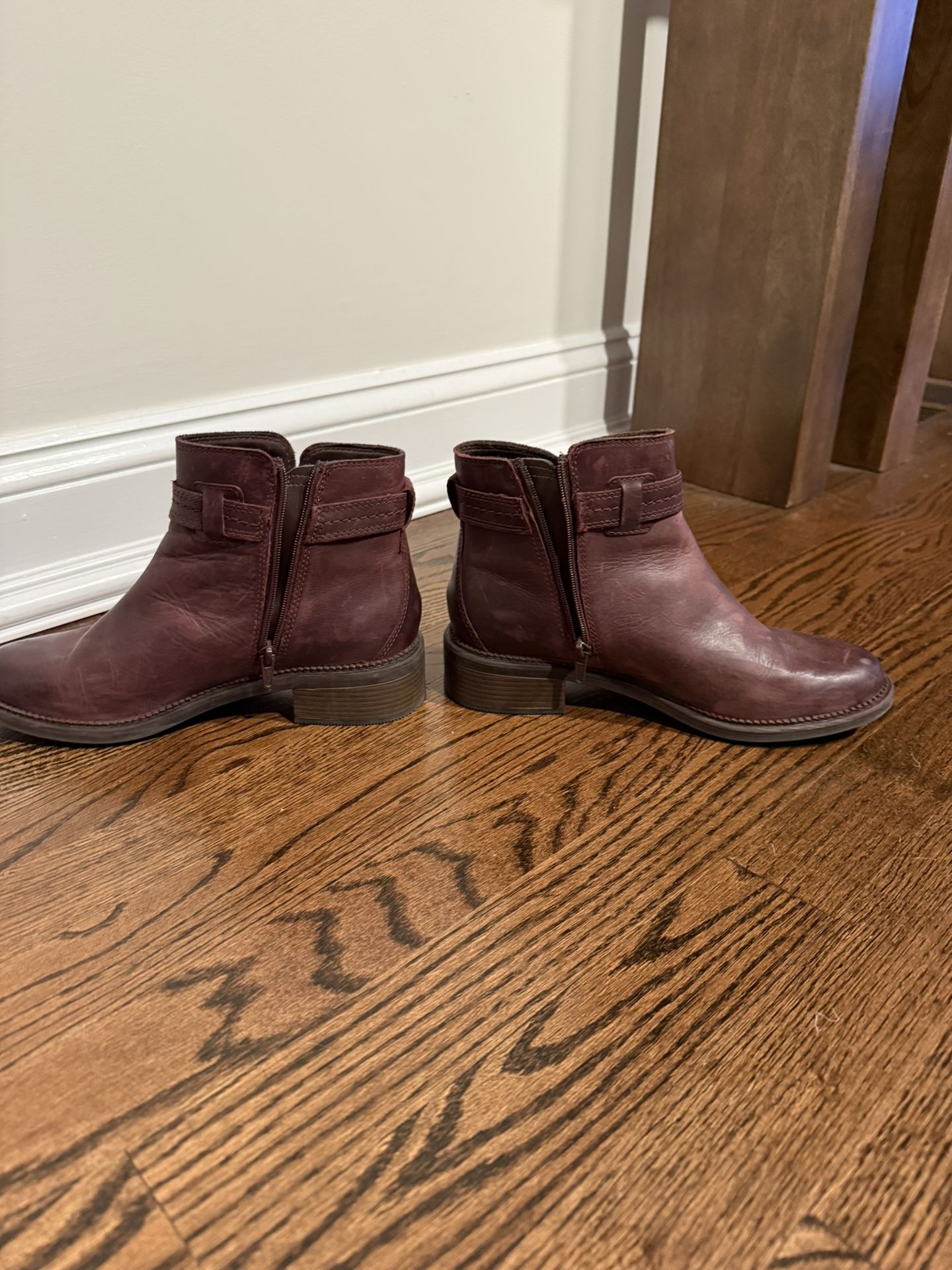 Womens Boots 8.5
