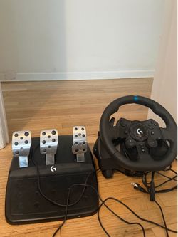 Logitech G923 Racing Wheel & Pedals – Great Condition