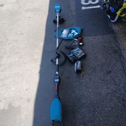 Makita XGT 40V max Brushless Cordless 15 in. String Trimmer Kit (4.0 Ah)