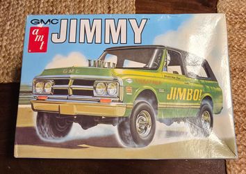 AMT 1/25 Scale 1972 GMC Jimmy Plastic Model Kit