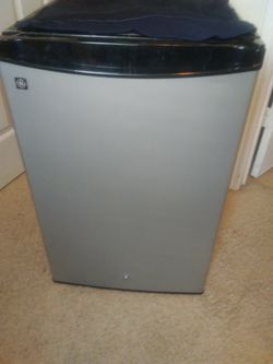 Refrigerator/freezer 3 ft tall