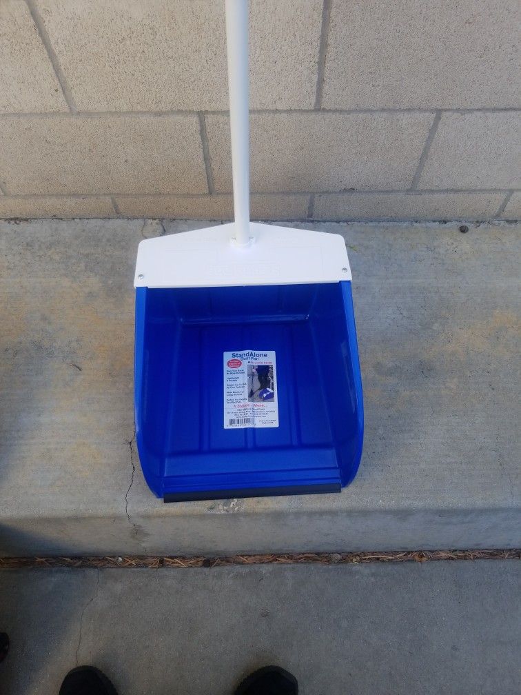 Stand Alone Dust Pan