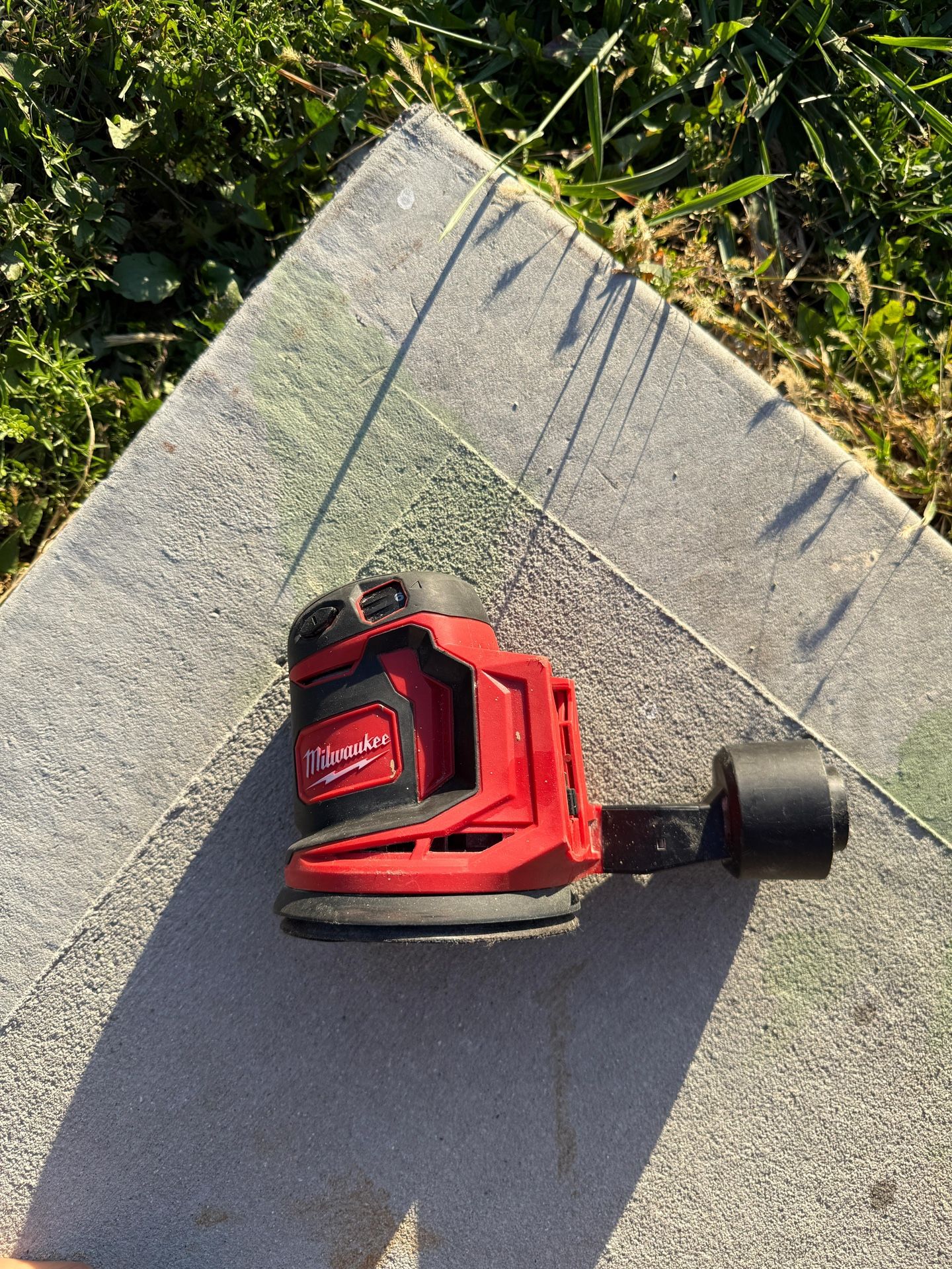 M18 18V Lithium-Ion Cordless 5 in. Random Orbit Sander (Tool-Only)