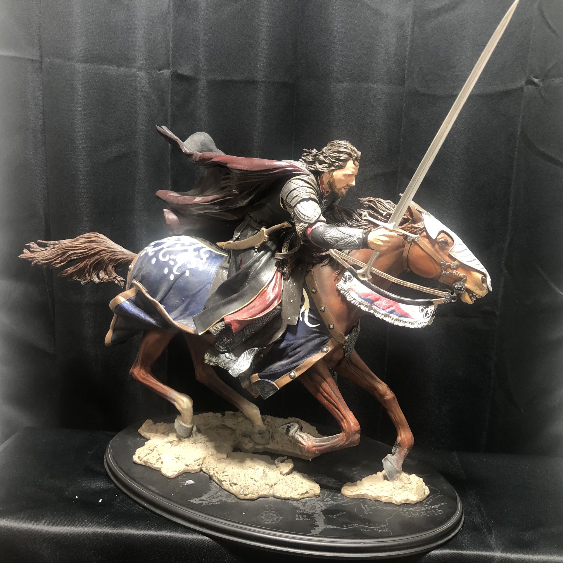 Aragorn At The Black Gate LOTR - not a toy
