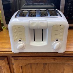 Cuisinart 4-Slice Toaster, White , Wide Enough For Bagels