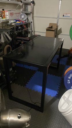 Desk w/ wireless charging