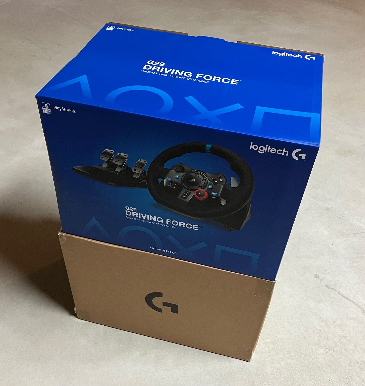  Logitech Dual-Motor Feedback Driving Force G29 Gaming Racing Wheel with Responsive Pedals for PlayStation 4 and PlayStation 3 - Black