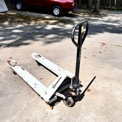 Strongway 4000 Lbs Pallet Jack