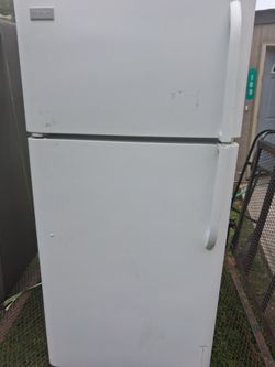 Frigidaire Refrigerator works great