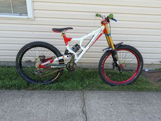 Rocky mountain flatline World Cup downhill bike 0