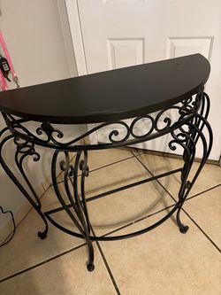 Coqueta/ entry table