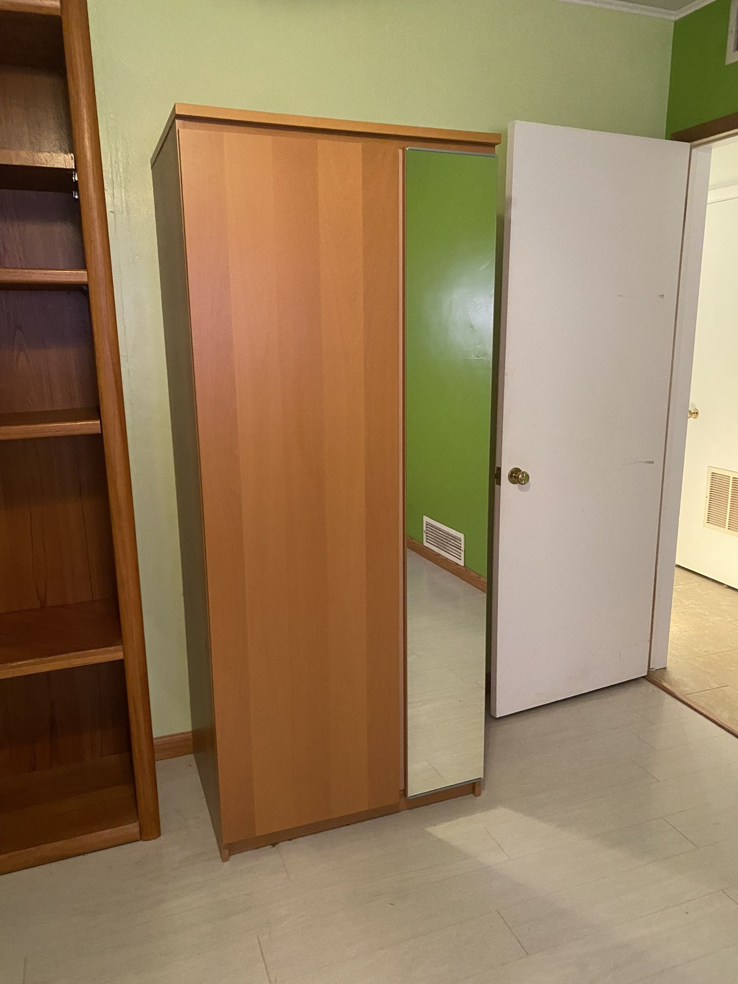 Wardrobe / Closet/ Armoire