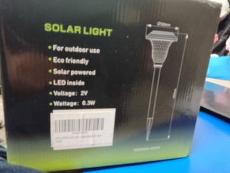 Brand New Beau Jardin Solar Lights (8-Pack)