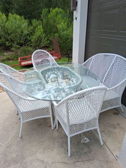 Patio Table and chairs for 6 people.