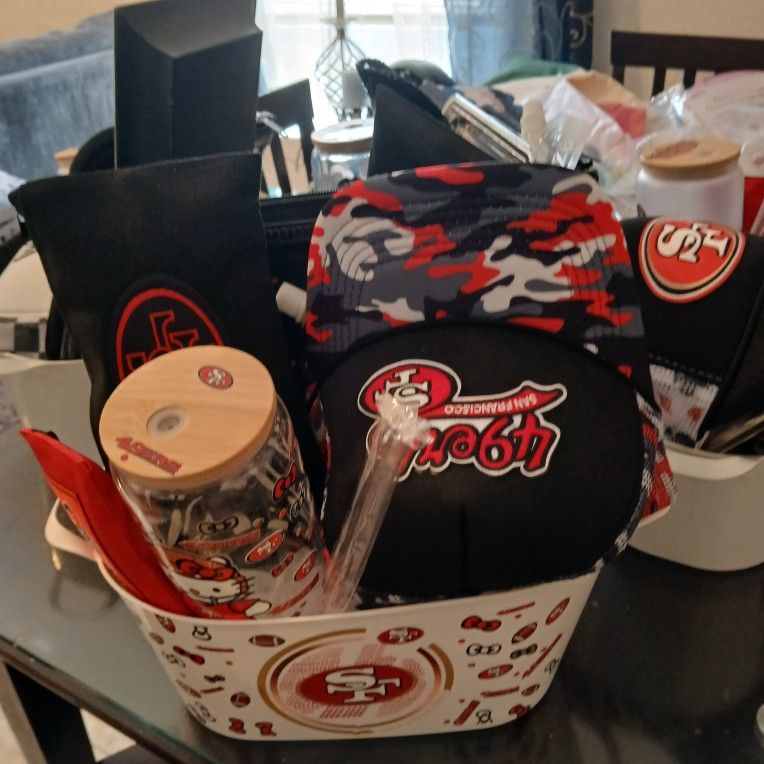 Hello Kitty San Francisco 49er Gift Set Please See The Description For Contents Of Gift Box