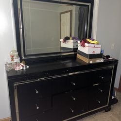 Black Dresser w/Mirror & Nighstand 