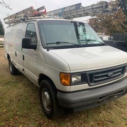 2005 Ford E-250