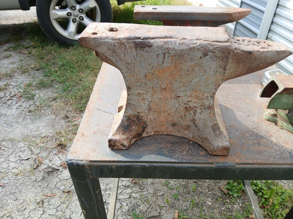 Vintage Blacksmith Anvil - 100lbs