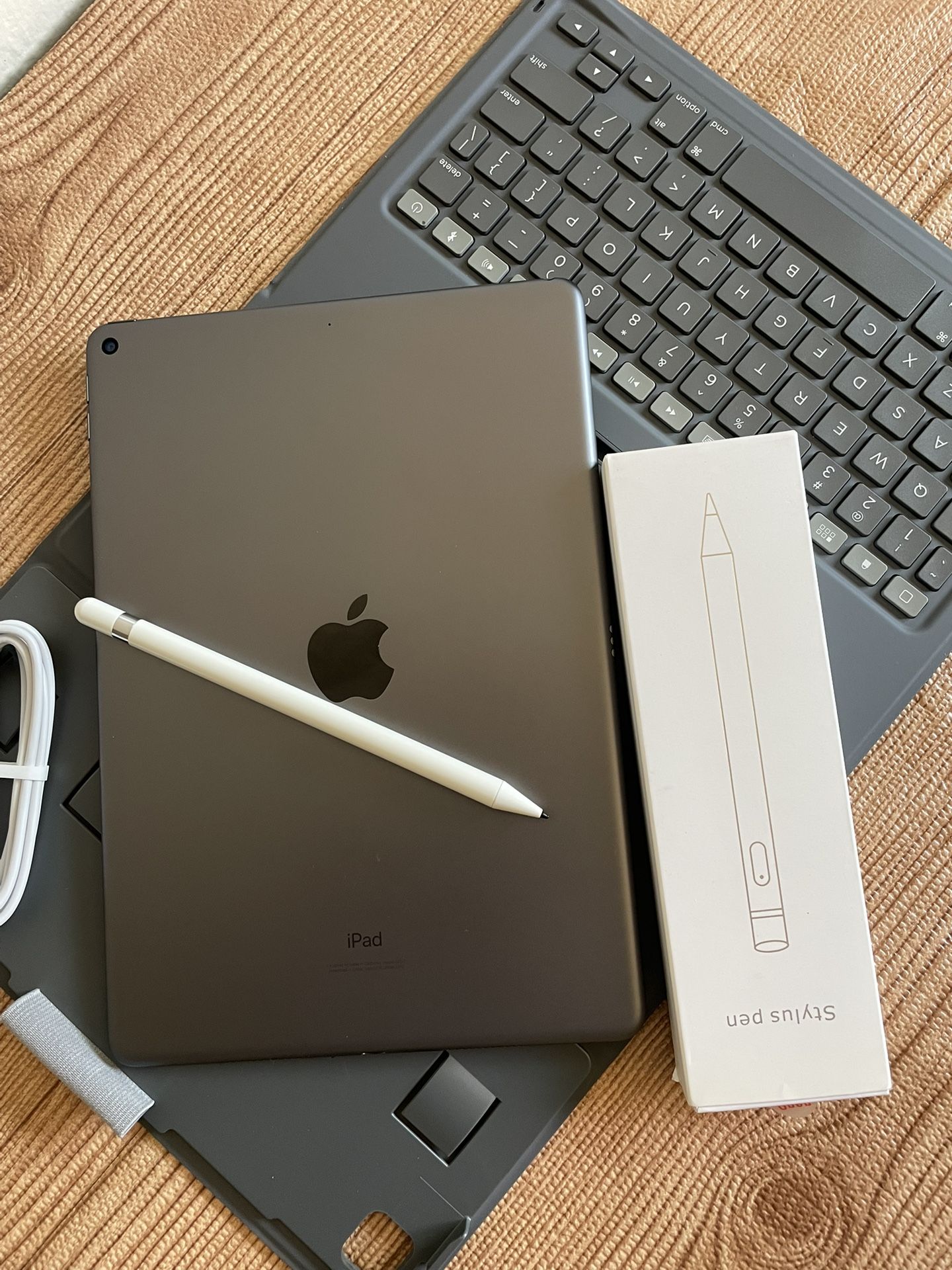 Apple iPad Air 3rd Generation (10.5” screen) 64GB With zagg Keyboard and Pencil 