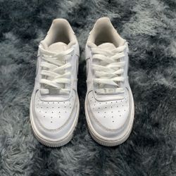 Air Force 1’s size 4.5 