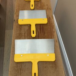3 Pc. Taping Knife Set Putty Knives Metal with Plastic Handles