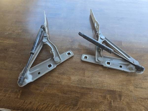 2003-07 Cadillac CTS Trunk Hinges / Cover / Cargo Net