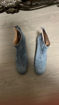 Stuart  Weizmann brand