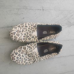 TOMS Leopard print women's shoes