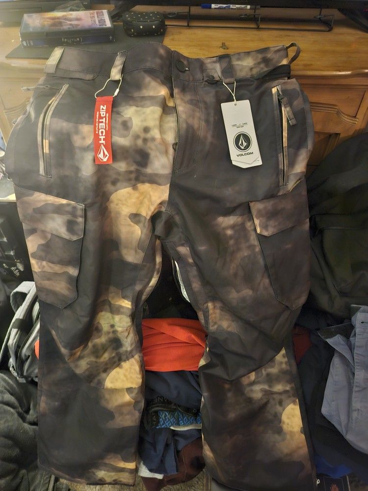 Brand New Never Worn Tags Volcom Snowboarding Pants 