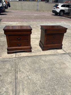2 wood 3 drawer night stand