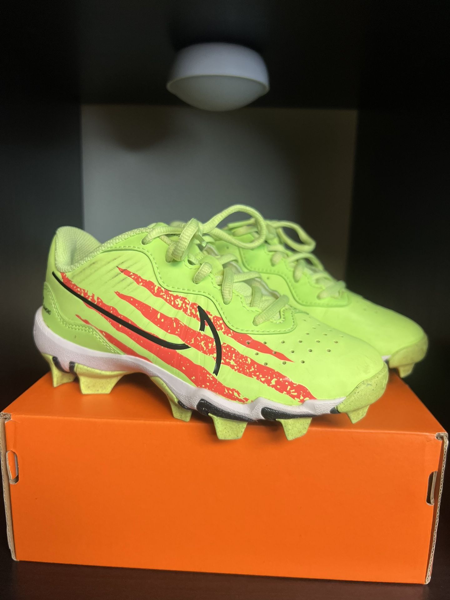 Nike Diamond Cleats