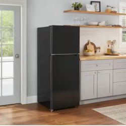 10.1 ft. Top Freezer Refrigerator in Black