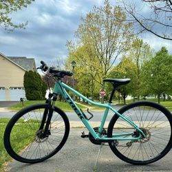 Trek Dual Sport 2 Mountain Bike. Aluminum Medium 17.5 “ Frame. 24 Speed. Bontrager 700C Tires. Disk Brakes. Excellent 