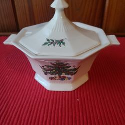Nikko Christmastime Covered Sauce Tureen 