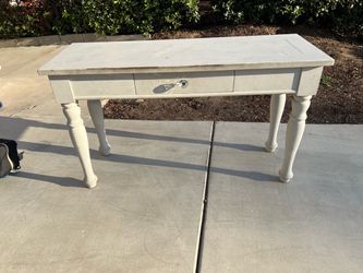 Broyhill table