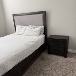 Bedroom Set - Queen Size