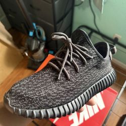 Yeezys Pirate Black