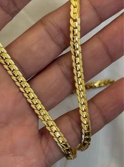 Gold Tone Cuban Link Chain Necklace